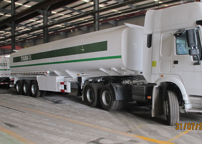 43cbm 3 Achsen Kohlenstoffstahl Tanker Semi Trailer für Kraftstoff- und Diesellieferung