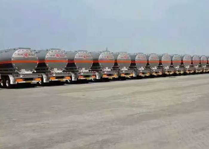25000L Kohlenstoffstahl-Deichsel-Tankwagen-Anhänger mit 3 Achsen für Kraftstoff oder Dieselflüssigkeit, Tankwagen-Anhänger aus Kohlenstoffstahl auftanken