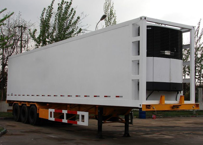 45ft 3 Achsen gekühlter GFK-Sandwich-LKW-Anhänger mit Carrier-Kühleinheiten zum Einfrieren und Frischladungen, Kühlanhänger